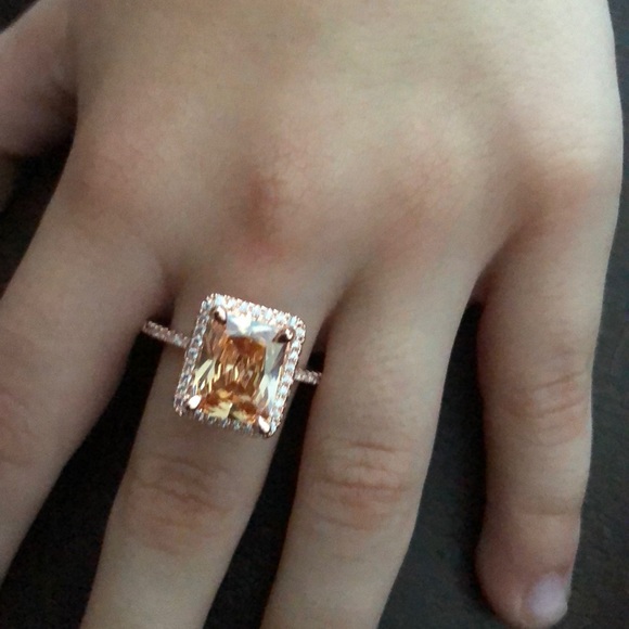 Rose Gold Filled Emerald Cut Crystal Ring Size 8 - Picture 6 of 6